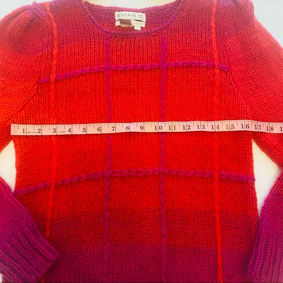 Vintage 80s Hand Knitted Sweater With plaid/ombré design size medium - Picture 9 of 11